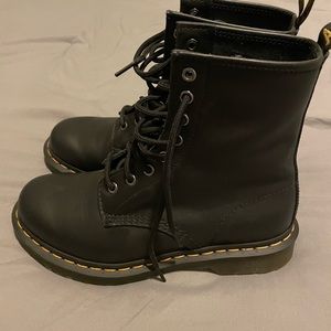 Dr. Martens- black original lace up boot